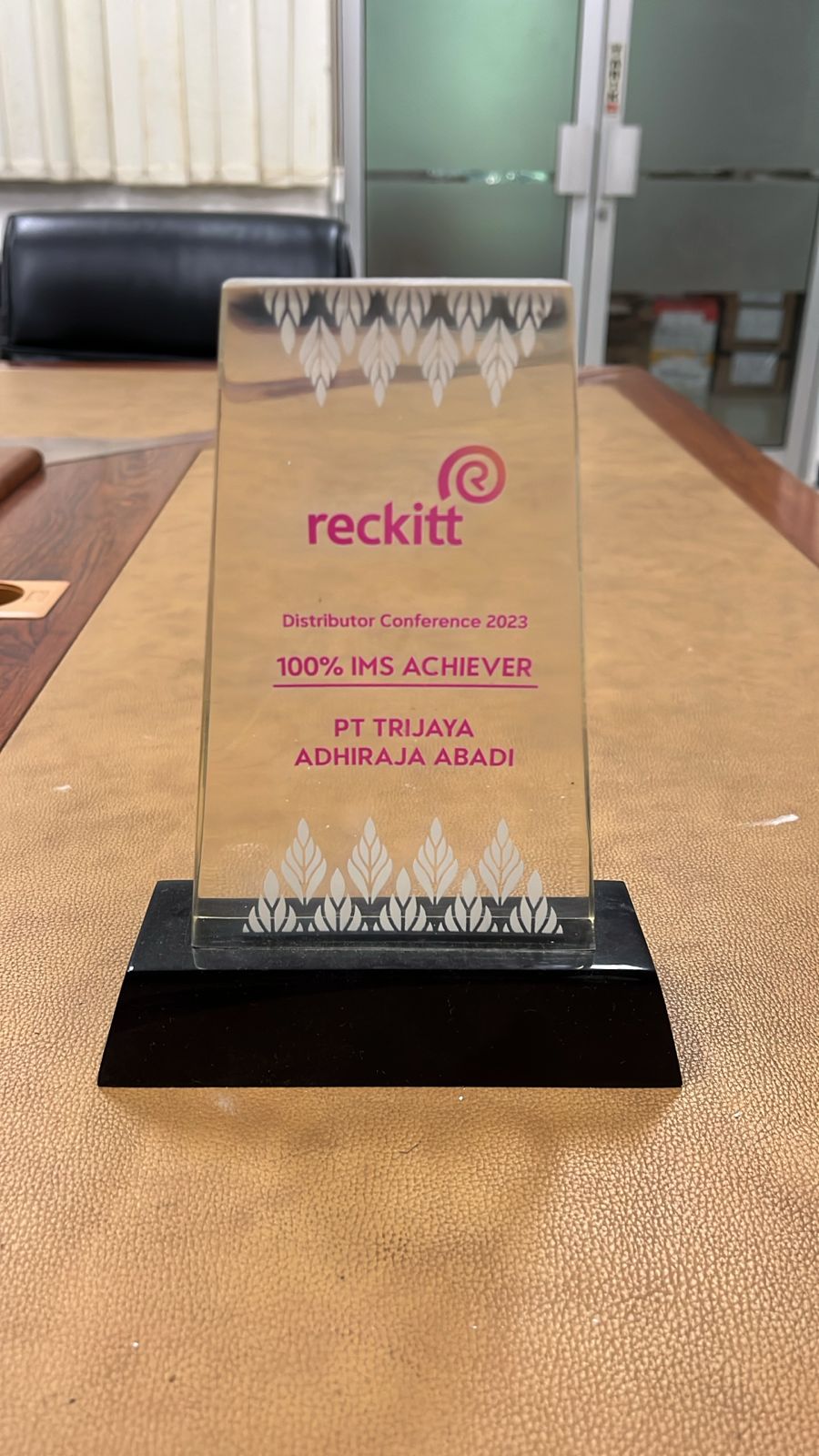 Reckitt "100% IMS Achiever" PT. Trijaya Adhiraja Abadi Reckitt "100% IMS Achiever" PT. Trijaya Adhiraja Abadi